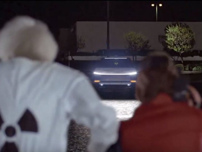 Видео: Tesla Cybertruck заменил DeLorean в отрывке из фильма «Назад в будущее» - «Новости сети»