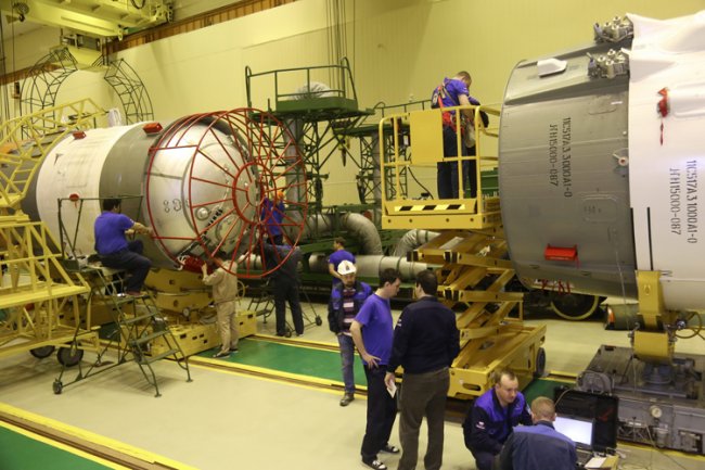 Фото дня: ракета «Союз-2.1а» готовится к перемещению на старт - «Новости сети»