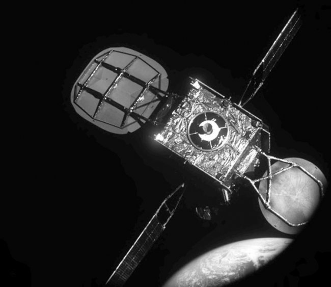 Впервые в истории космический транспортёр MEV-1 переместил спутник на новую орбиту - «Новости сети»