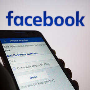 Facebook начнёт отмечать страницы контролируемых государством СМИ - «Интернет»