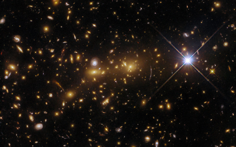 «Хаббл» показал становление «космического монстра» — слияние двух скоплений галактик - «Новости сети»