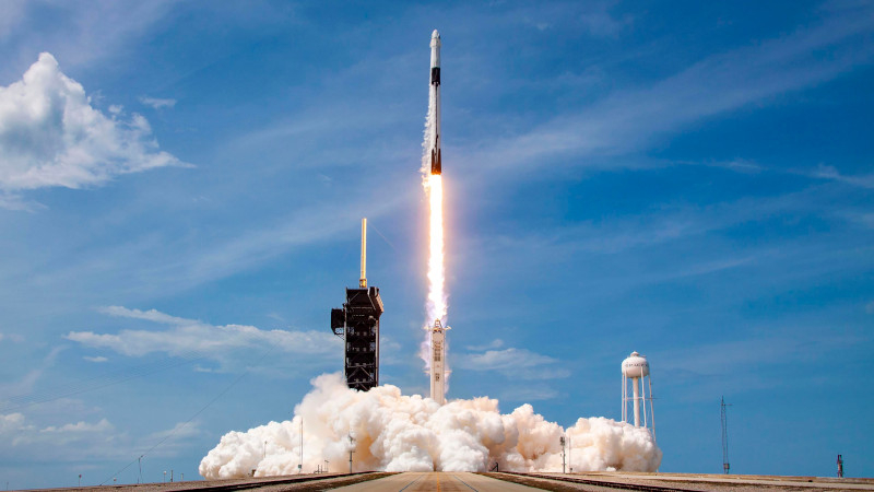 После двух лет работы в минус SpaceX начала получать прибыль - «Новости сети»