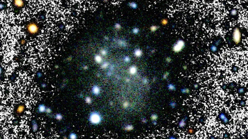 Случайно обнаруженная тусклая галактика приближает нас к пониманию тёмной материи - «Новости сети»