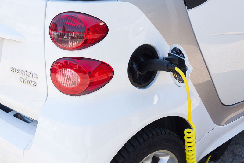 Спрос на электромобили замедлил рост и автопроизводители переключились на гибриды - «Новости сети»